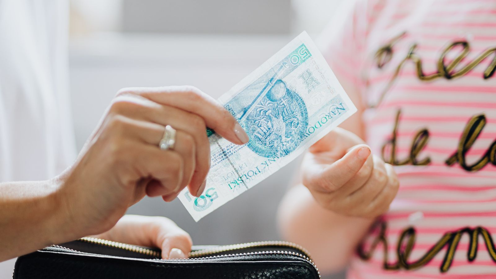 ZUS wstrzymał 800 plus rodzinie z Ukrainy. Po interwencji przyznał wypłatę i przeprosił