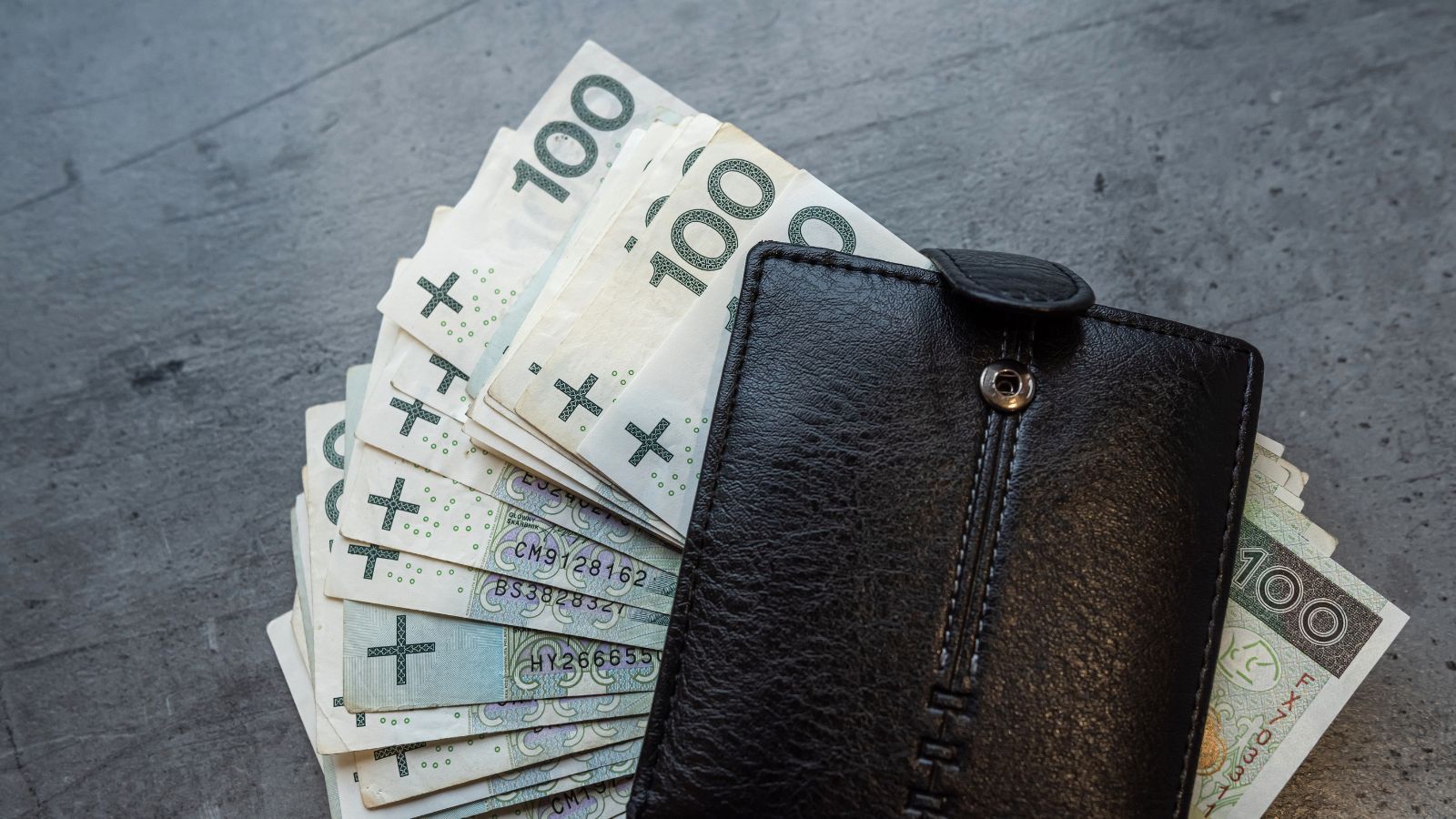 Tyle gotówki możesz legalnie trzymać w domu. Prawo mówi jasno, w tym przypadku może być problem