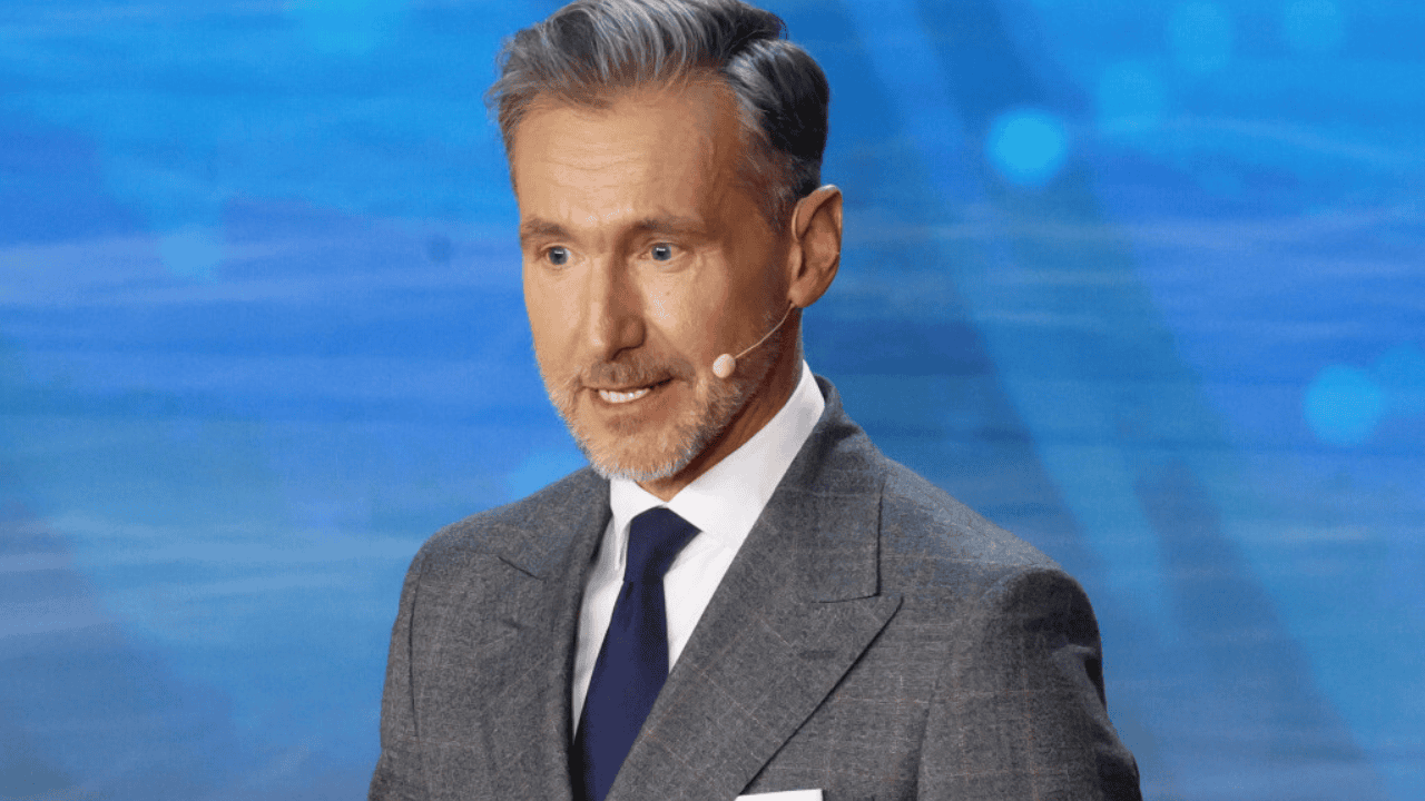 Piotr Kraśko czekał do samego końca "Faktów". Nagle ogłosił