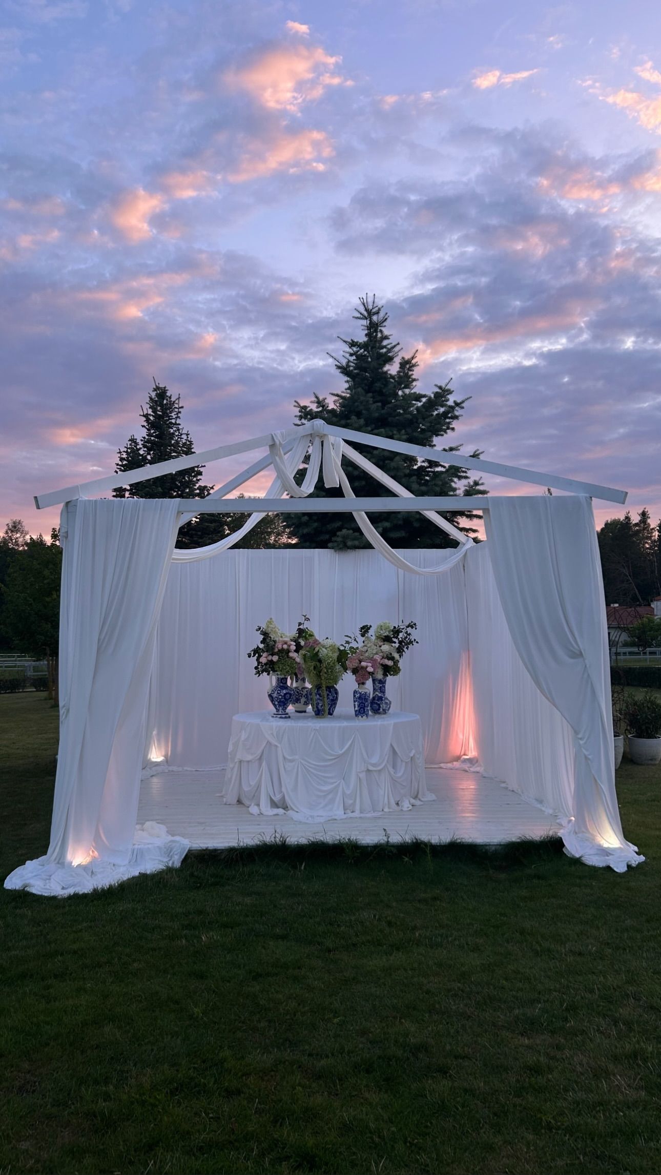 Królikowski wziął ślub. Zdjęcia trafiły do sieci. Ceremonia jak z bajki