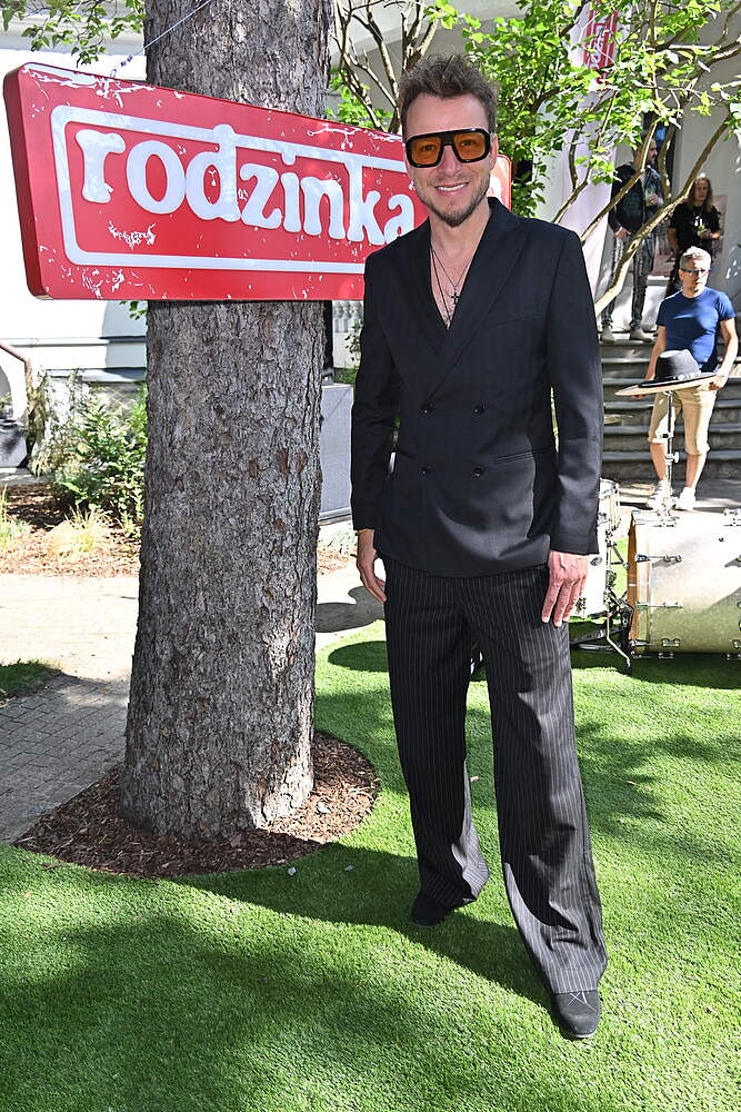 Domówka z gwiazdami "Rodzinki.pl". Julia Wieniawa, Małgorzata Kożuchowska, Maciej Musiał