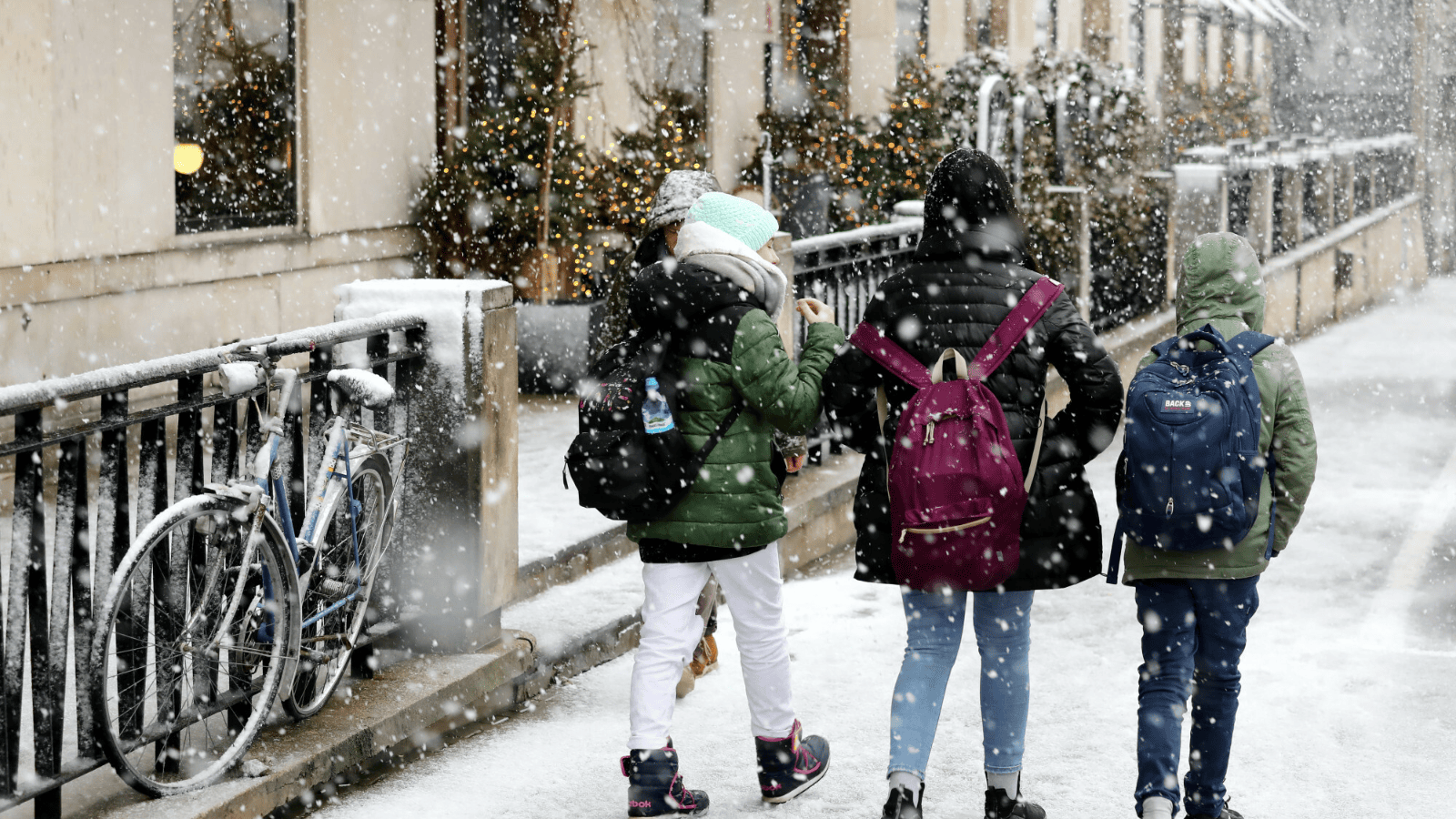 Zasady i regiony zawieszania zajęć szkolnych z powodu warunków pogodowych