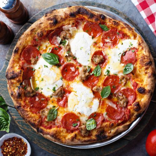 Smakowita pizza z dodatkami