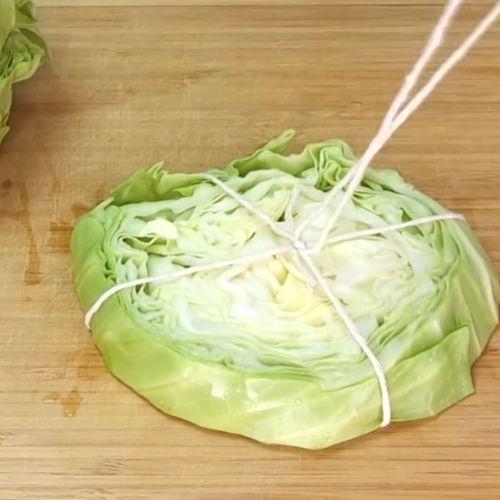 Pokrój kapustę na plastry, obtocz w panierce i usmaż jak kotlety. Ten przepis to hit