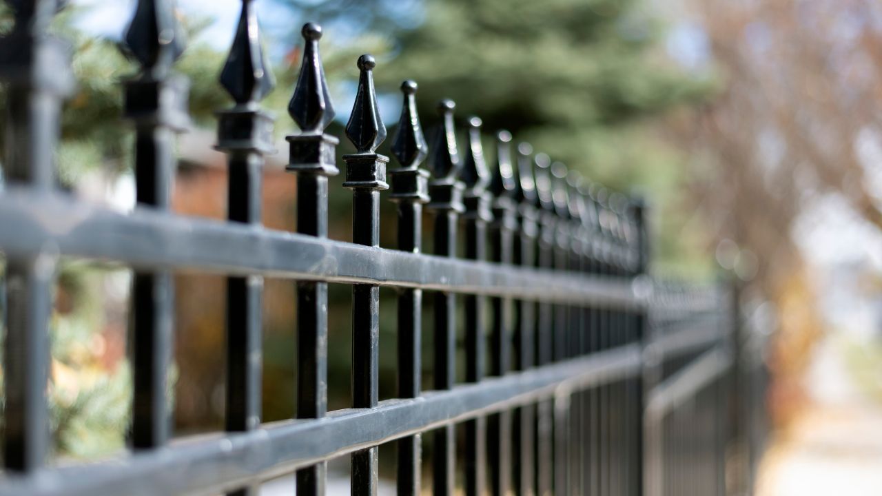 W tej sytuacji sąsiad musi wyłożyć pieniądze. Przepisy są nieubłagane