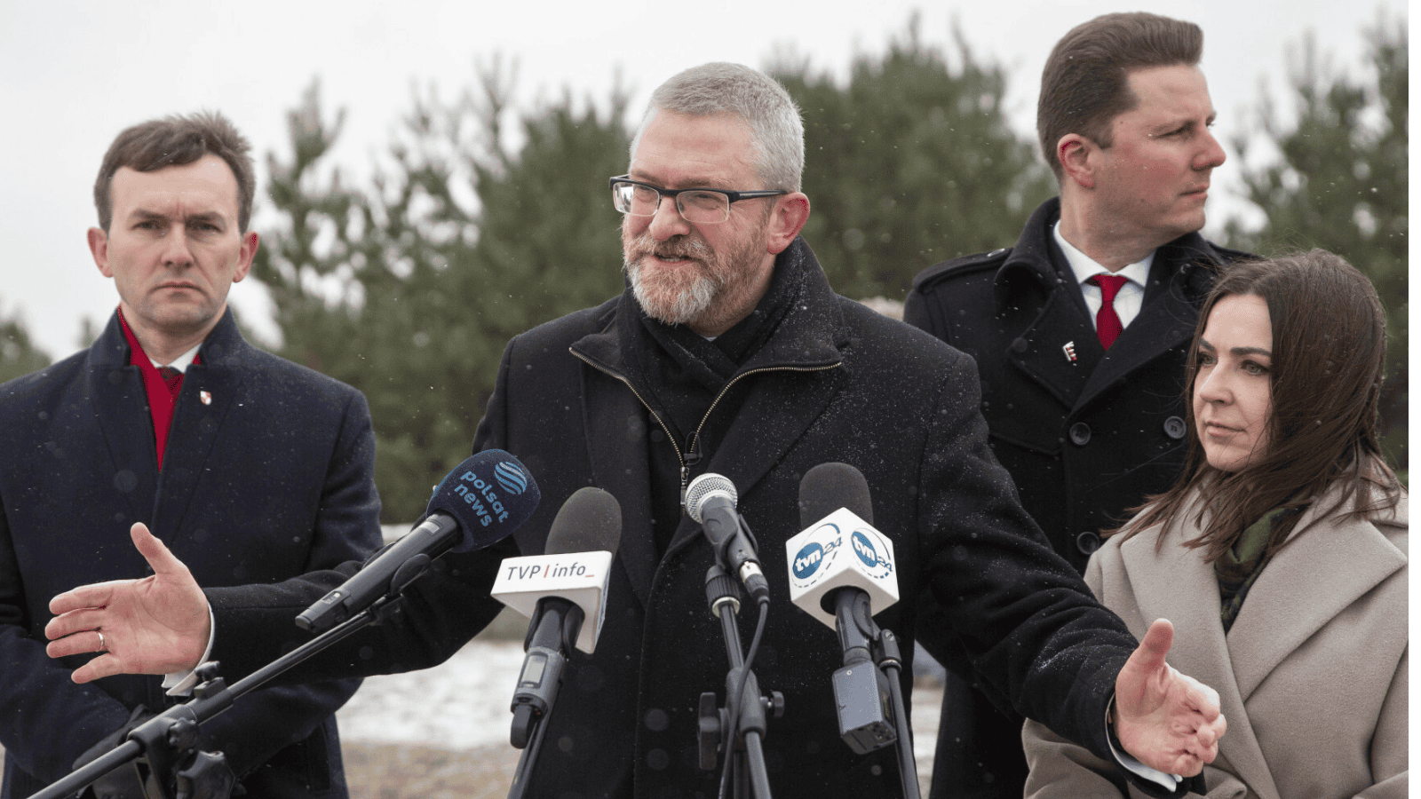 Publiczne upokorzenie polityka Konfederacji. Najpierw został pobity, a teraz upokorzony przez partnerkę