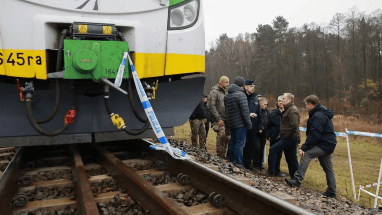 Pociąg uszkodzony pod Puławami. Wiadomo, co znaleziono na miejscu zdarzenia