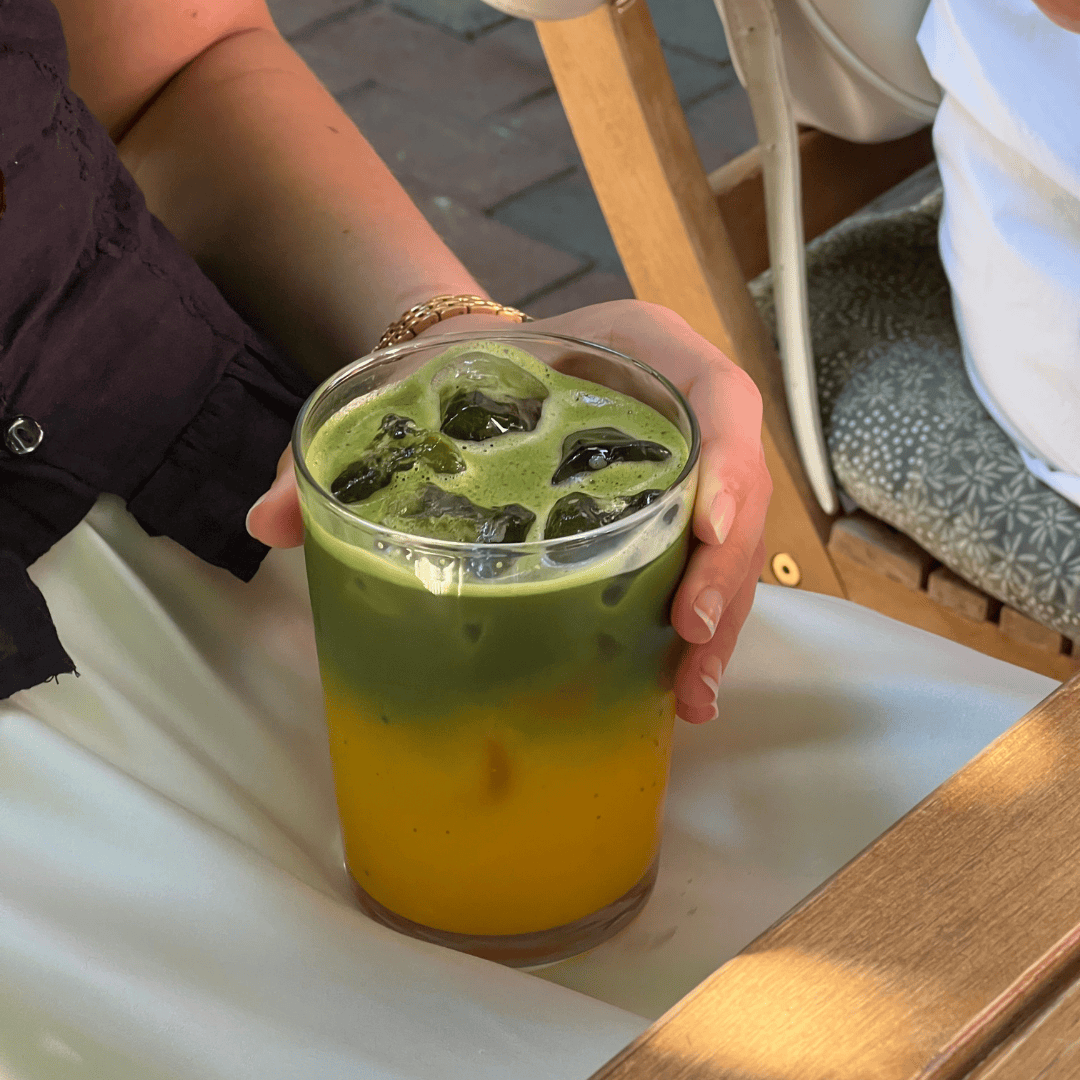 Podlaska matcha podbija Polskę. Główny składnik rośnie tylko w Hajnówce