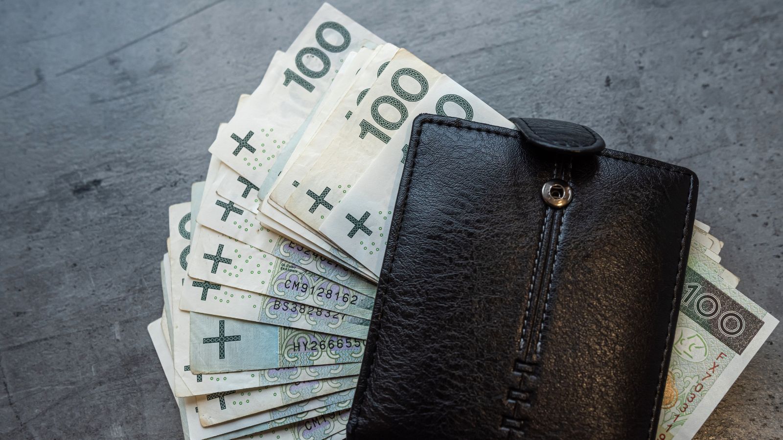 Właśnie mija najważniejszy termin dla podatników, czas tylko do 15 kwietnia. Trzeba zapłacić dwa podatki