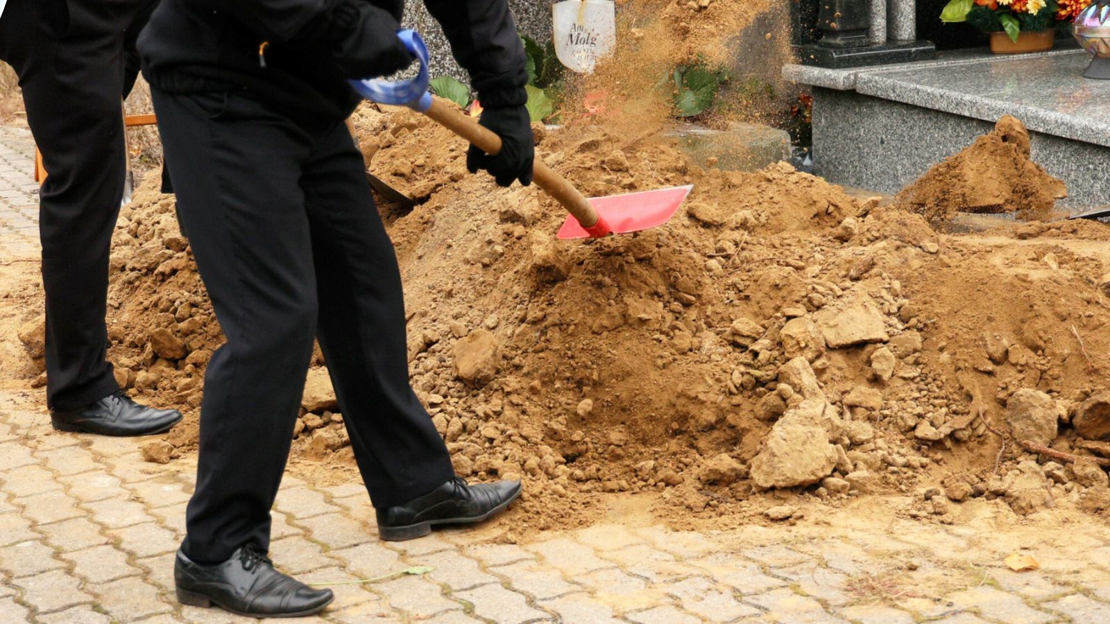 Brudna robota, ale dobre pieniądze. Tych zawodów nikt nie chce wykonywać, a można zarobić