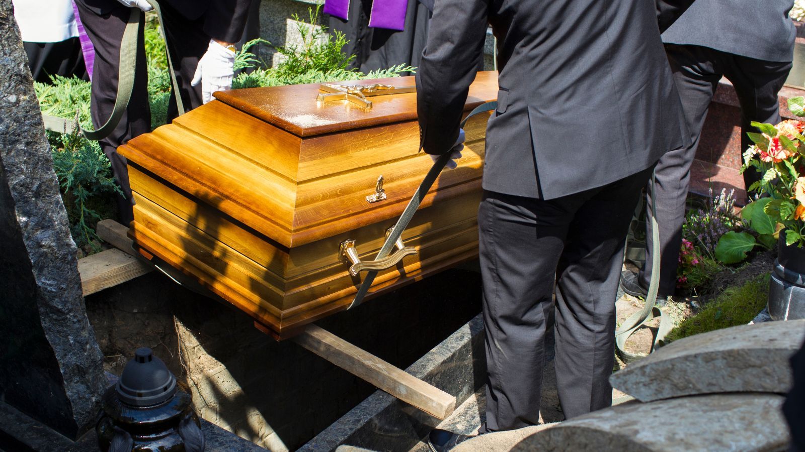 Nowe regulacje dotyczące pogrzebów wchodzą w życie. Polacy długo się o to upominali