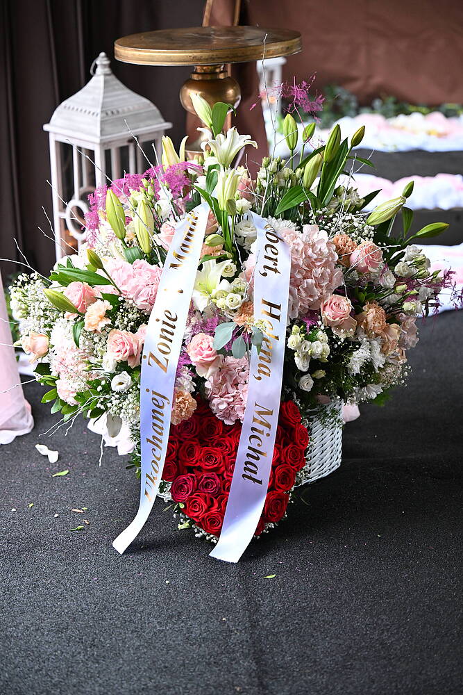 Tak rodzina pożegnała Agnieszkę Maciąg. Napis na wstędze przy kwiatach