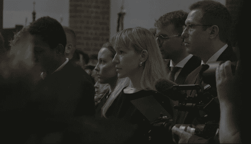 Tłum ludzi, łzy i honory. Tak żegnają matkę Mateusza Morawieckiego