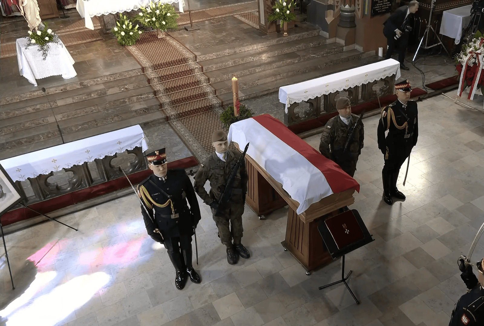 Wzruszające słowa biskupa na pogrzebie Łukasza Litewki. "Zabieramy ze sobą to, co zdążyliśmy innym ofiarować"