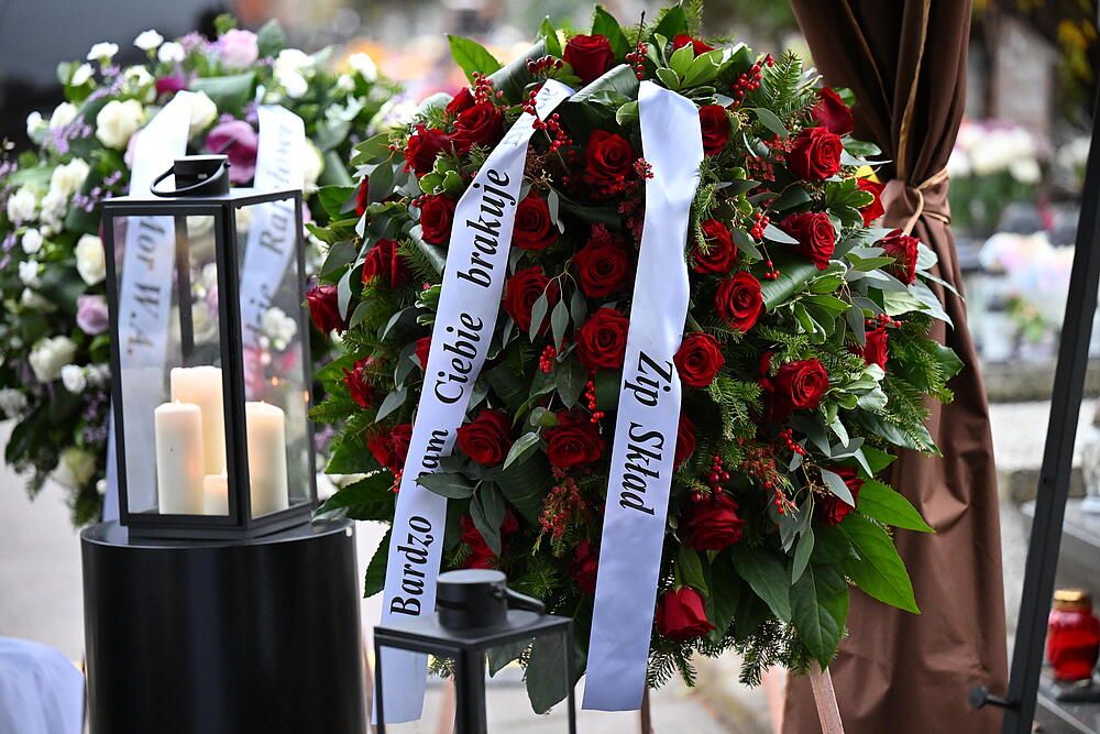 Pogrzeb Pono. Na grobie artysty złożono nietypowe przedmioty