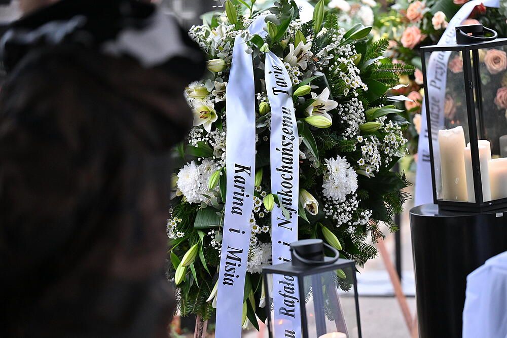 Pogrzeb Pono. Na grobie artysty złożono nietypowe przedmioty