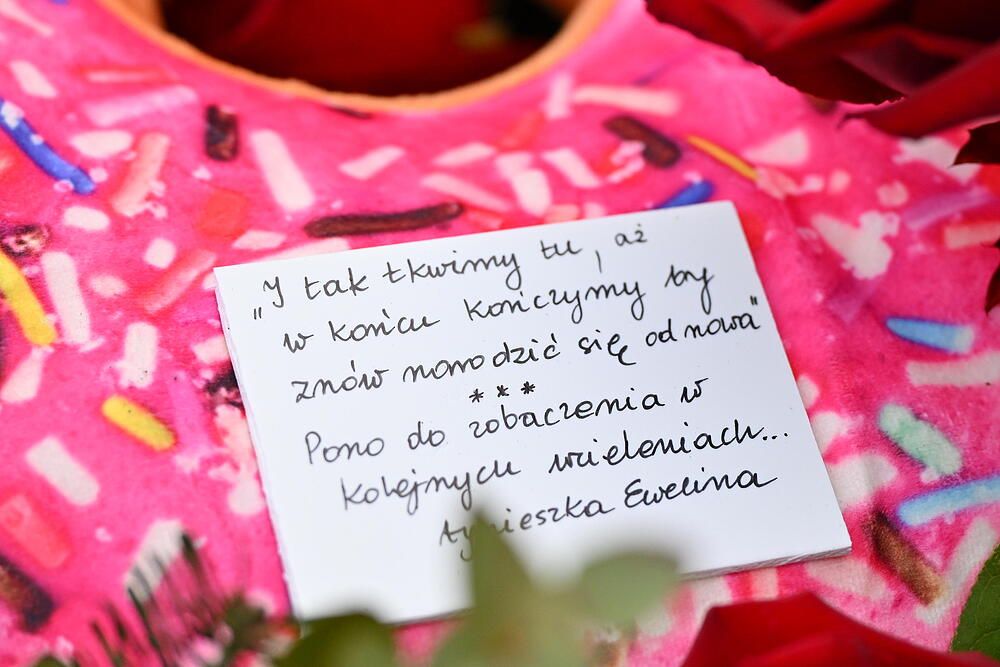 Pogrzeb Pono. Na grobie artysty złożono nietypowe przedmioty