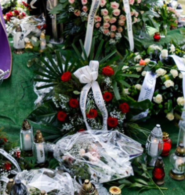 Pogrzeb Tomasza Komendy, wieniec od syna, fot. AKPA