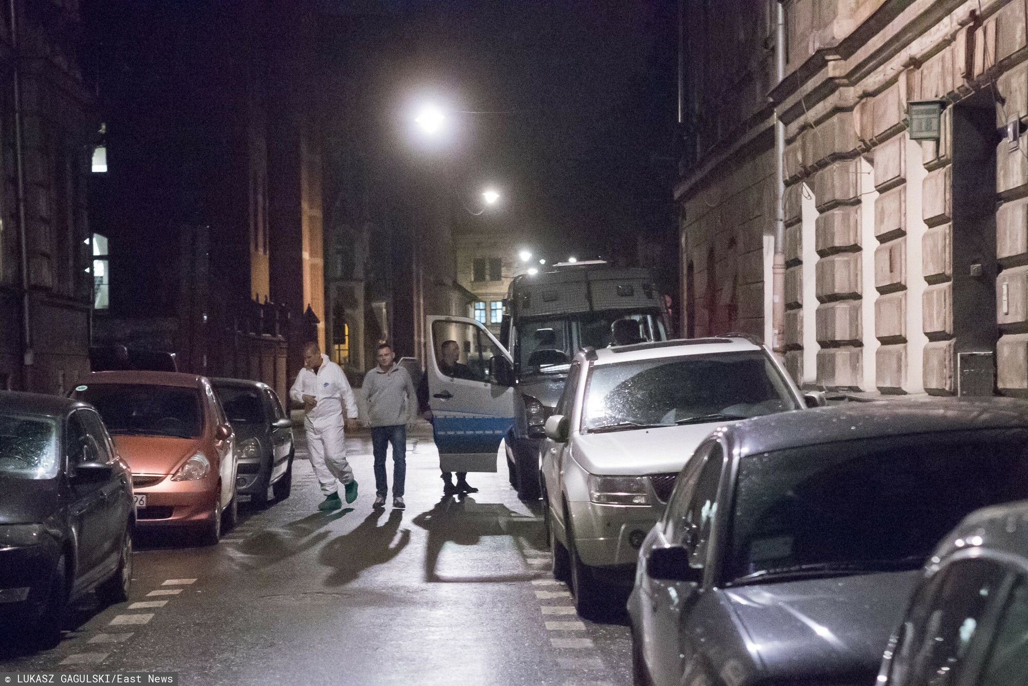 Policja przeszukuje mieszkanie Roberta J. Fot. East News