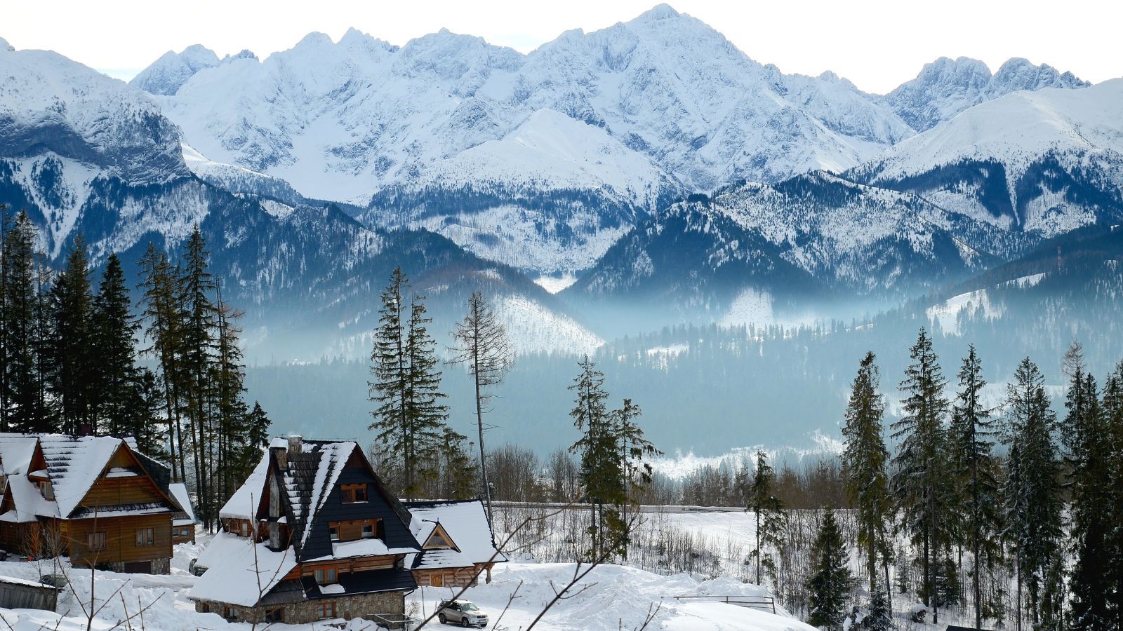 Polacy szturmują góry, ale nie tylko Zakopane. W tych miejscach rezerwacje idą jak burza