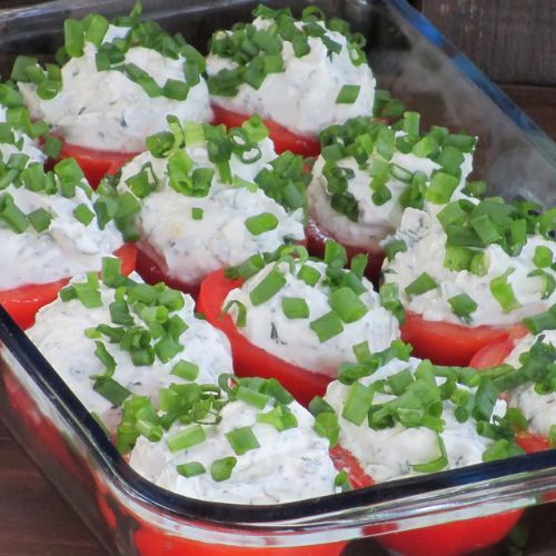 Żadna cebulka, teraz tak robię sałatkę z pomidorów. Jest idealna na grilla