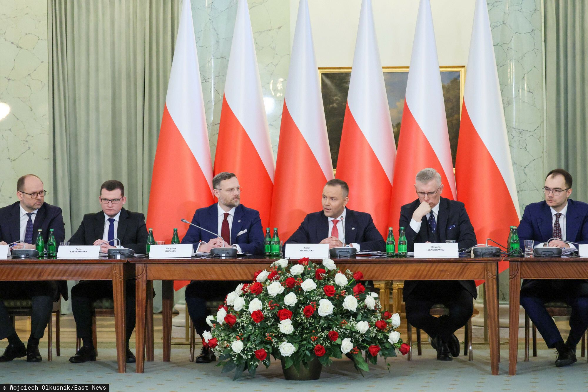 Nawrocki robił dziwne miny do Tuska. Te zdjęcia błyskawicznie obiegły sieć 