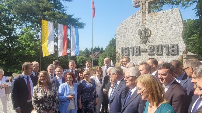 Posłowie PiS modlili się za wygraną Karola Nawrockiego, fot. Facebook