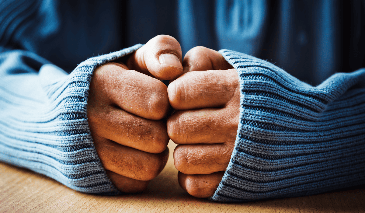 Masz ciągle zimne dłonie? To może być pierwszy sygnał poważnych niedoborów