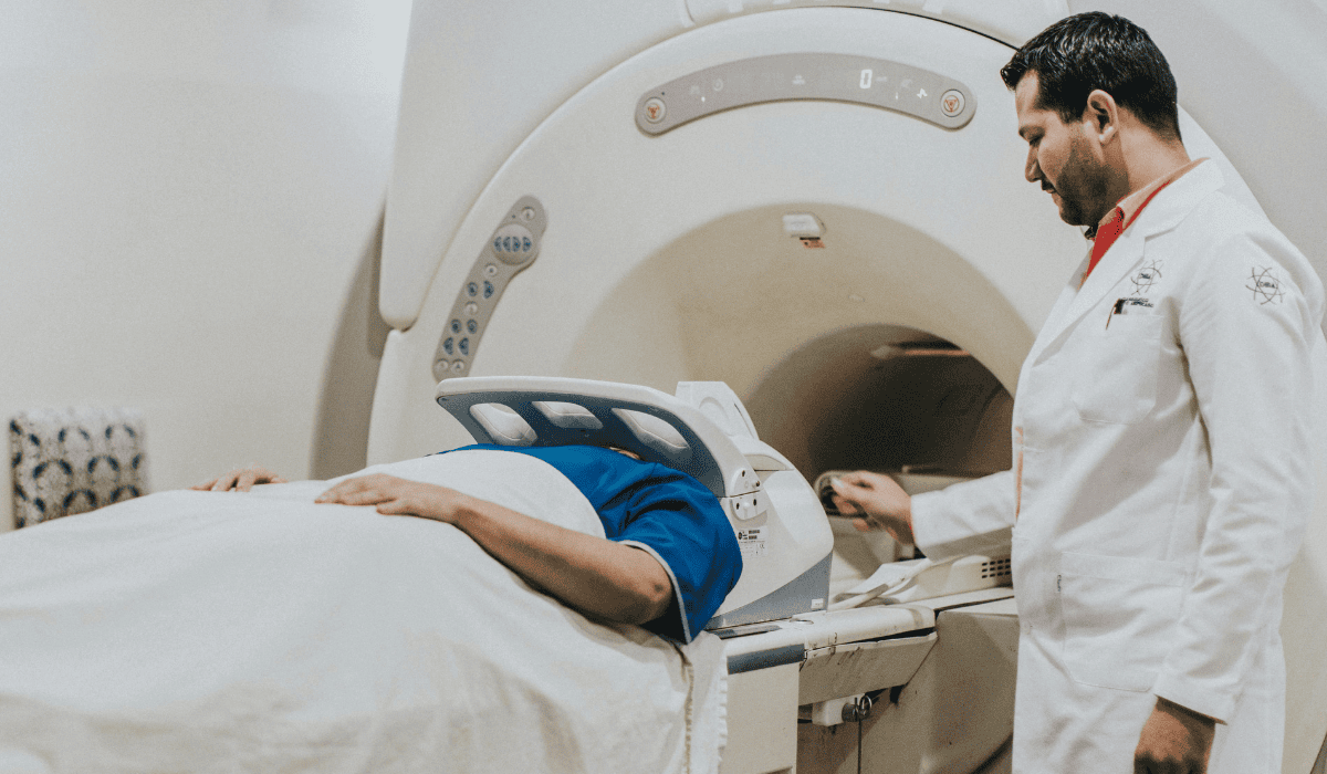 Guzy mózgu mogą dawać 6 niespecyficznych objawów. Gdy pada diagnoza, często jest już za późno