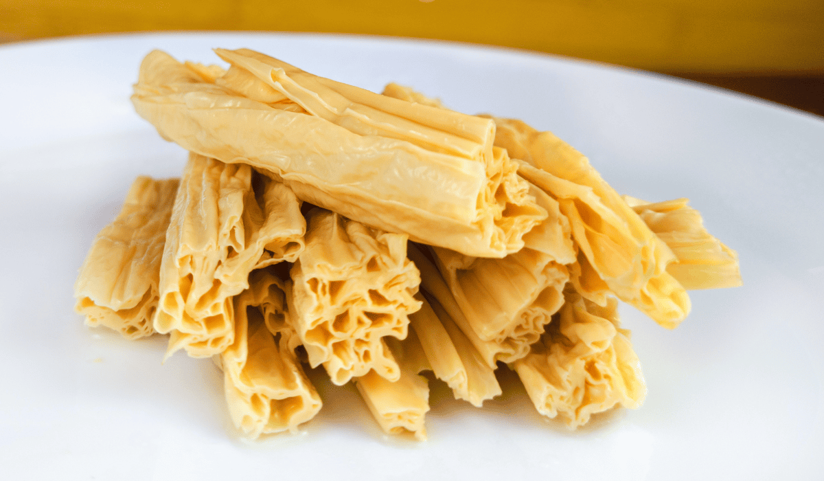 Tej skórki się nie wyrzuca. Zawiera mnóstwo białka, wapnia i żelaza