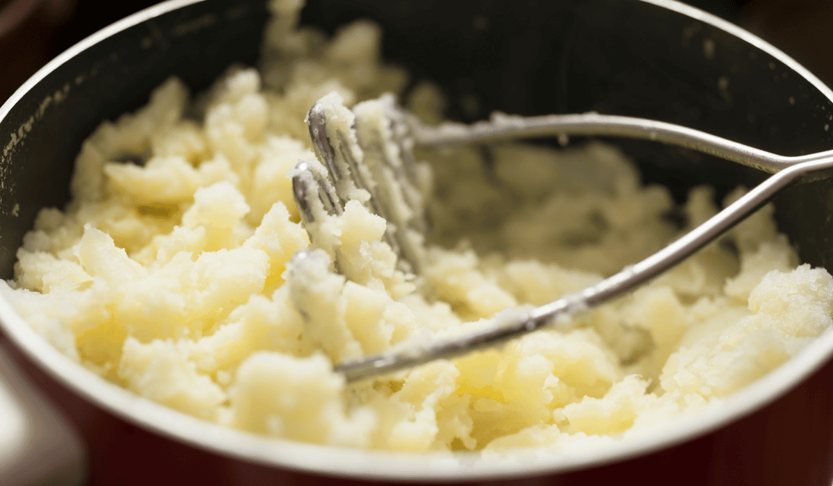 Ziemniaki z masłem czy z kefirem? Dietetyk rozwiewa wątpliwości