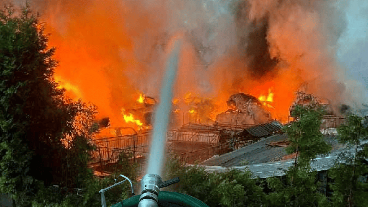 Ogromny pożar w polskiej miejscowości. Z żywiołem walczyło ponad 40 strażaków