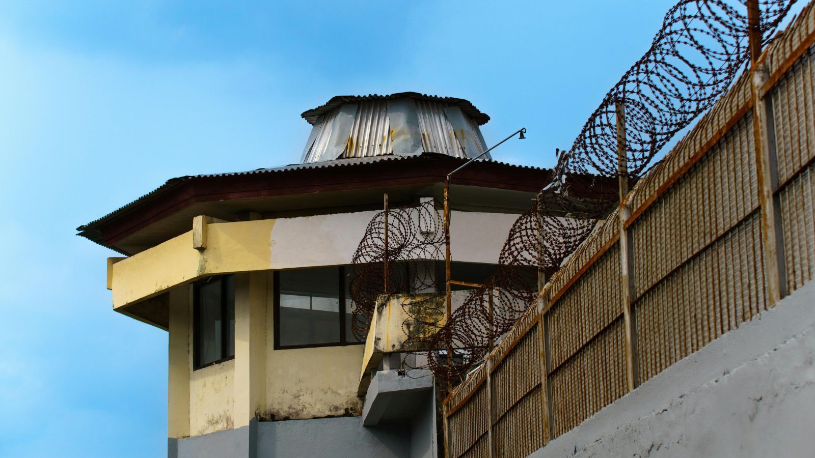 Oferują stabilne zatrudnienie i choćby 12 400 zł brutto. Chętnych od lat brakuje