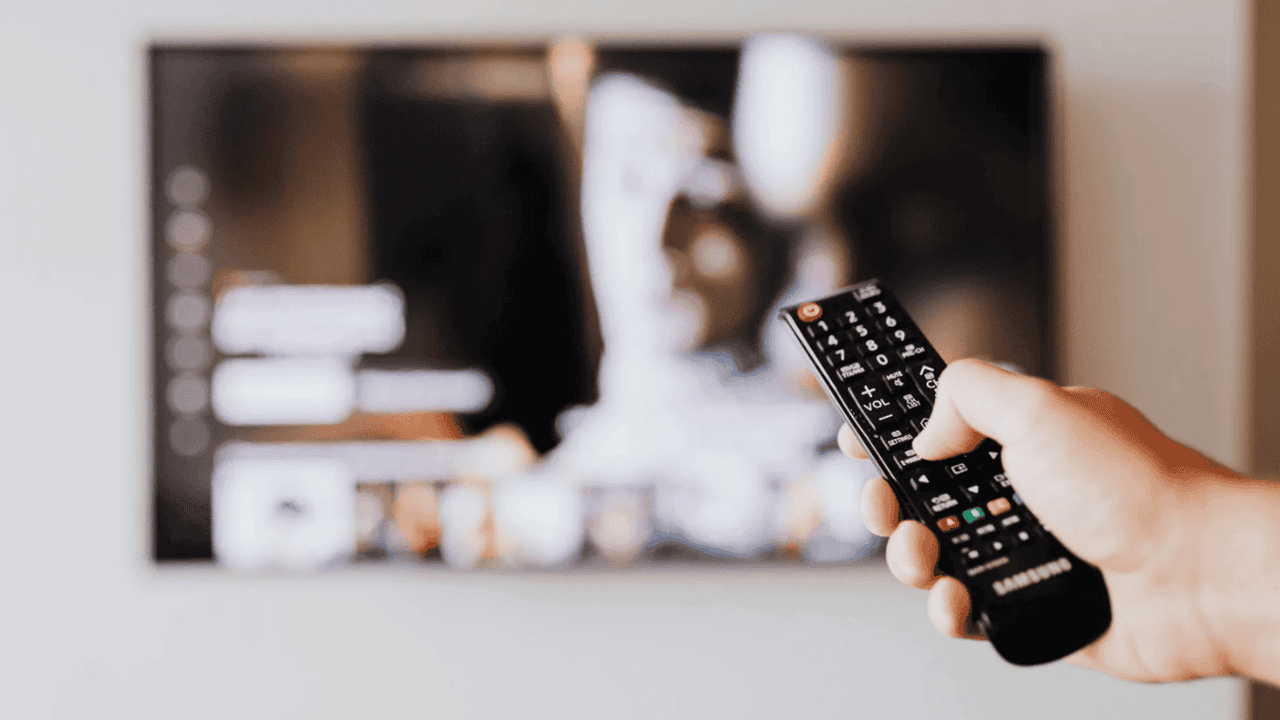 Już dziś wieczorem Polacy włączą TVN. O 21:25 stacja pokaże kultowy polski hit