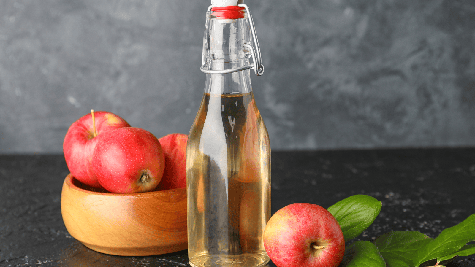 Twoje dłonie zdradzają Twój wiek? Ten domowy trik wygładzi skórę i usunie plamy za grosze