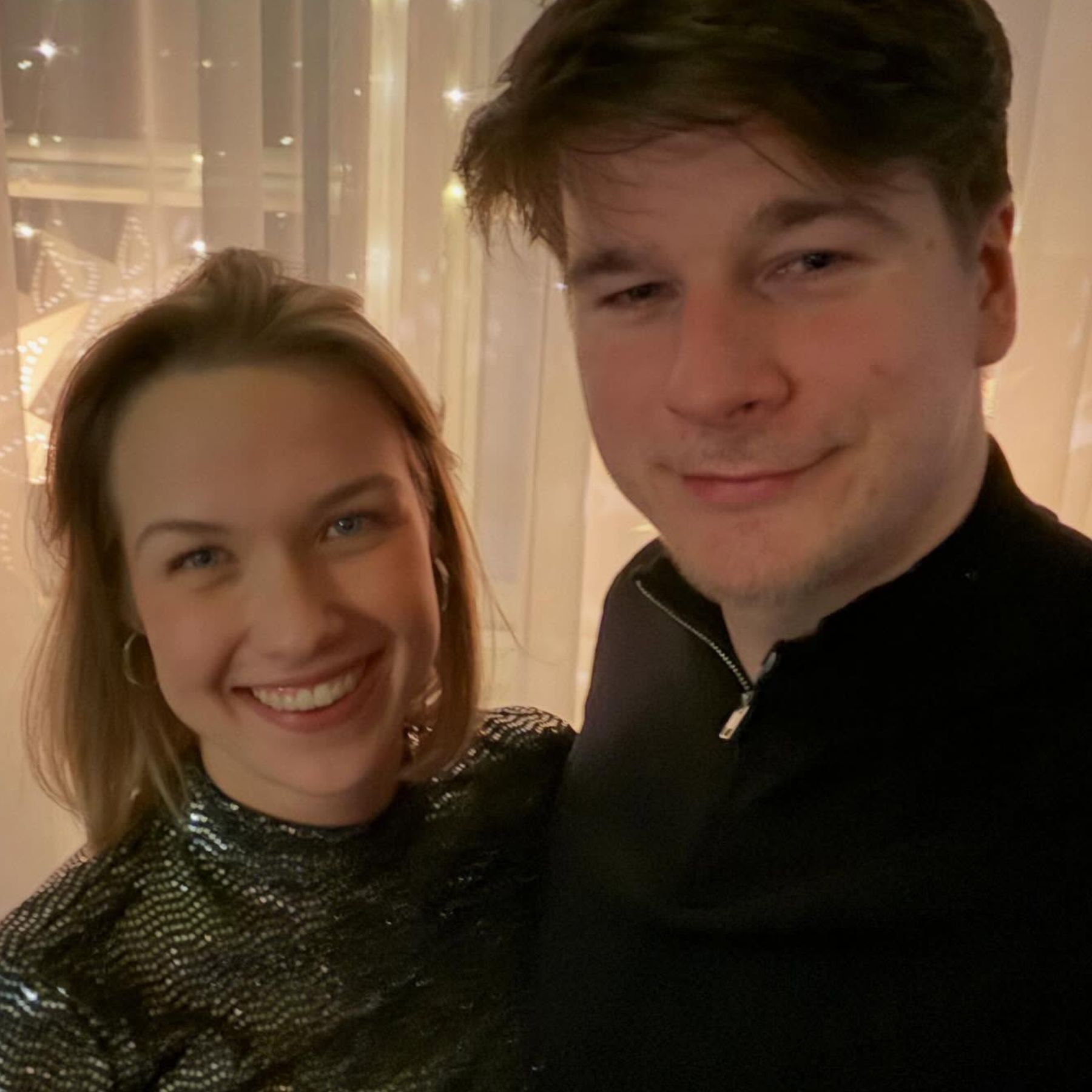 Daniel Nawrocki z ukochaną w Sopocie. Takim autem wozi się syn prezydenta