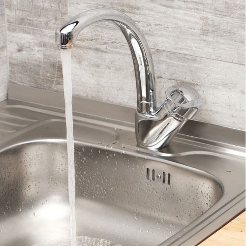 Jak odetkać zlew domowym sposobem? Wystarczą 3 produkty z kuchni