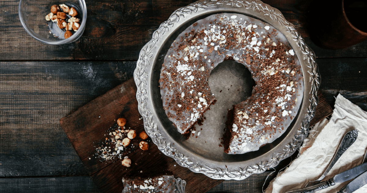 Sylwestrowy keks z białek i orzechów - lekki, puszysty deser na imprezę