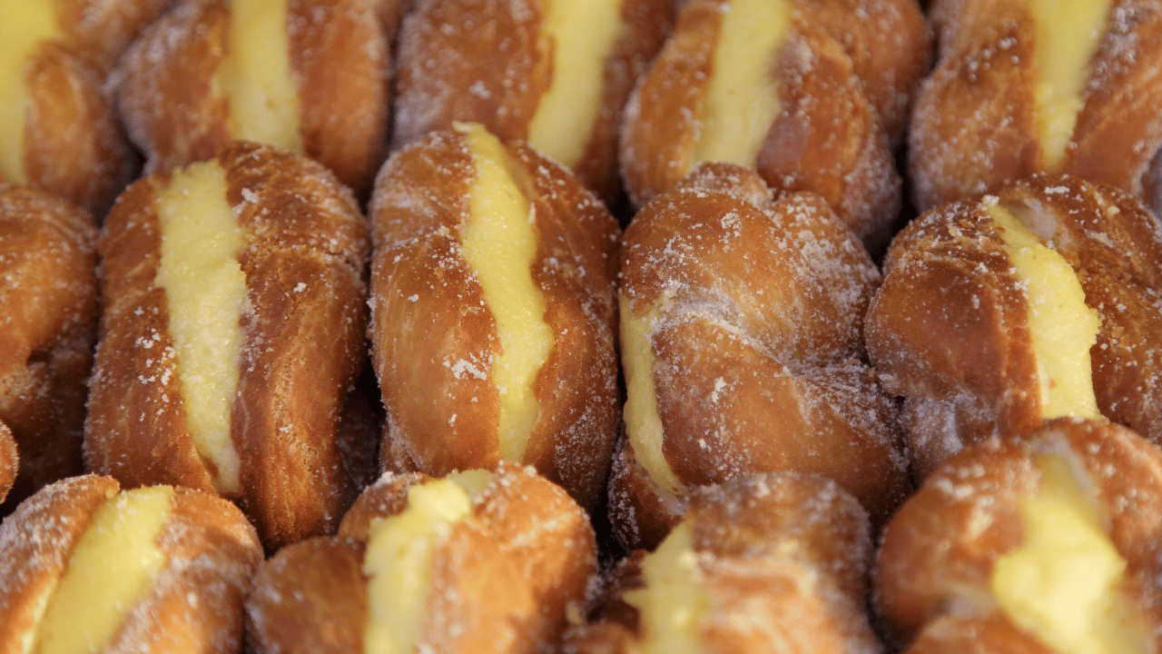 Te pączki są lepsze niż klasyczne - robię wersję z kajmakiem i bananem