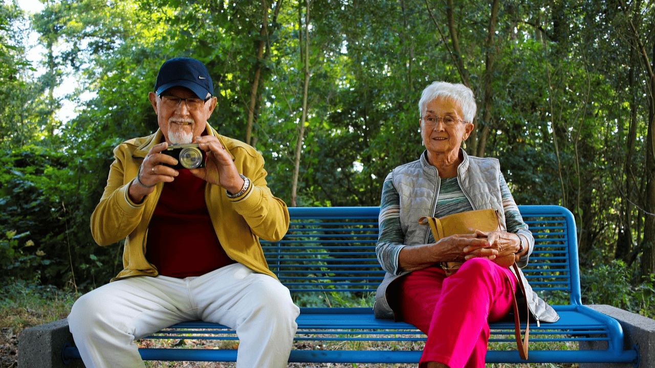 seniorzy, emeryci