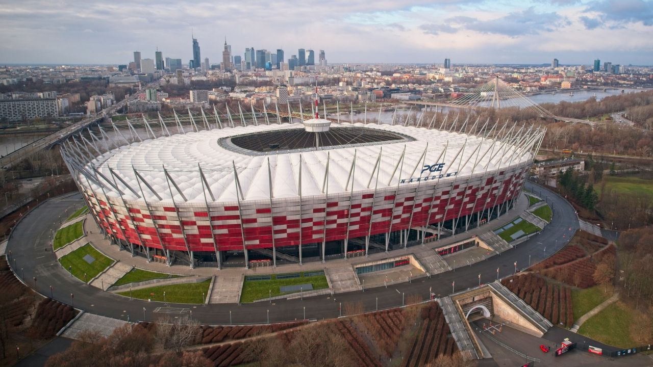 Polacy rezygnują ze stadionów