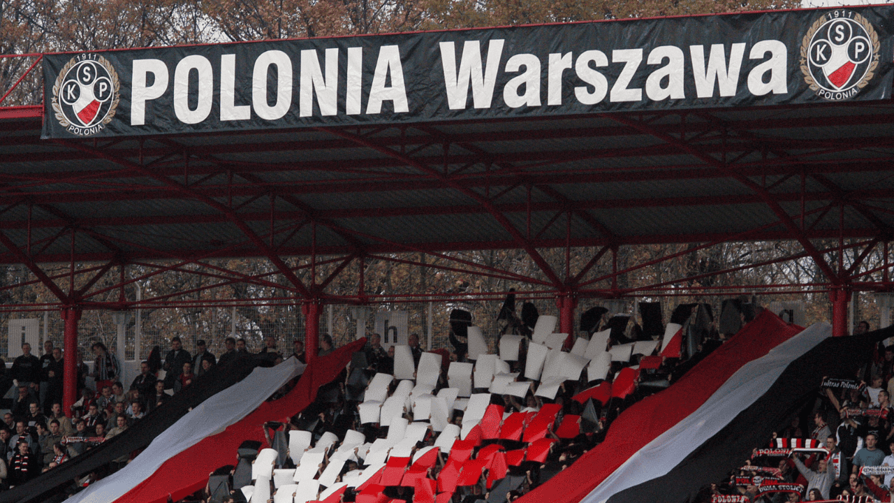 Kibice na trybunie stadionu Polonii Warszawa