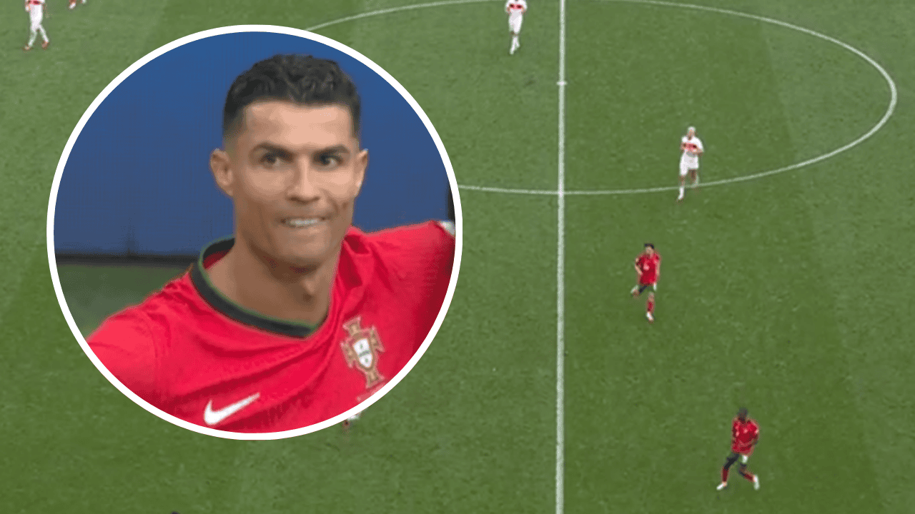 Kadr z meczu Turcja - Portugalia (Cristiano Ronaldo)