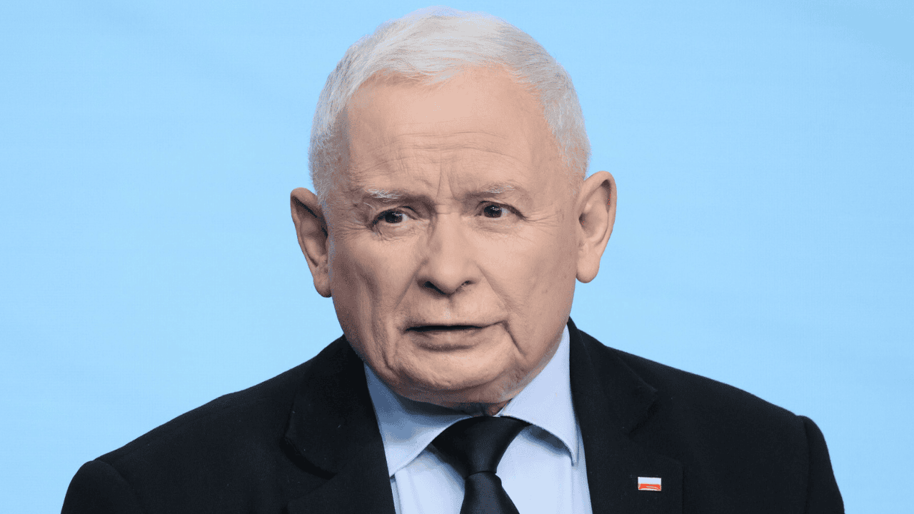 Kaczyński zwołał tajne spotkanie PiS pod osłoną zmroku. Miał pilny powód