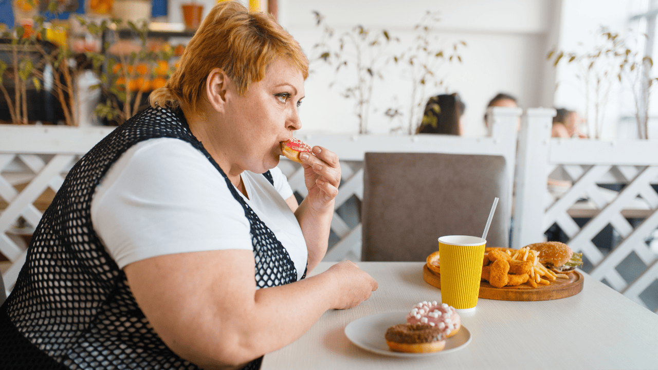 To najgorsze produkty dla osób 45+. Powodują tycie i nadciśnienie