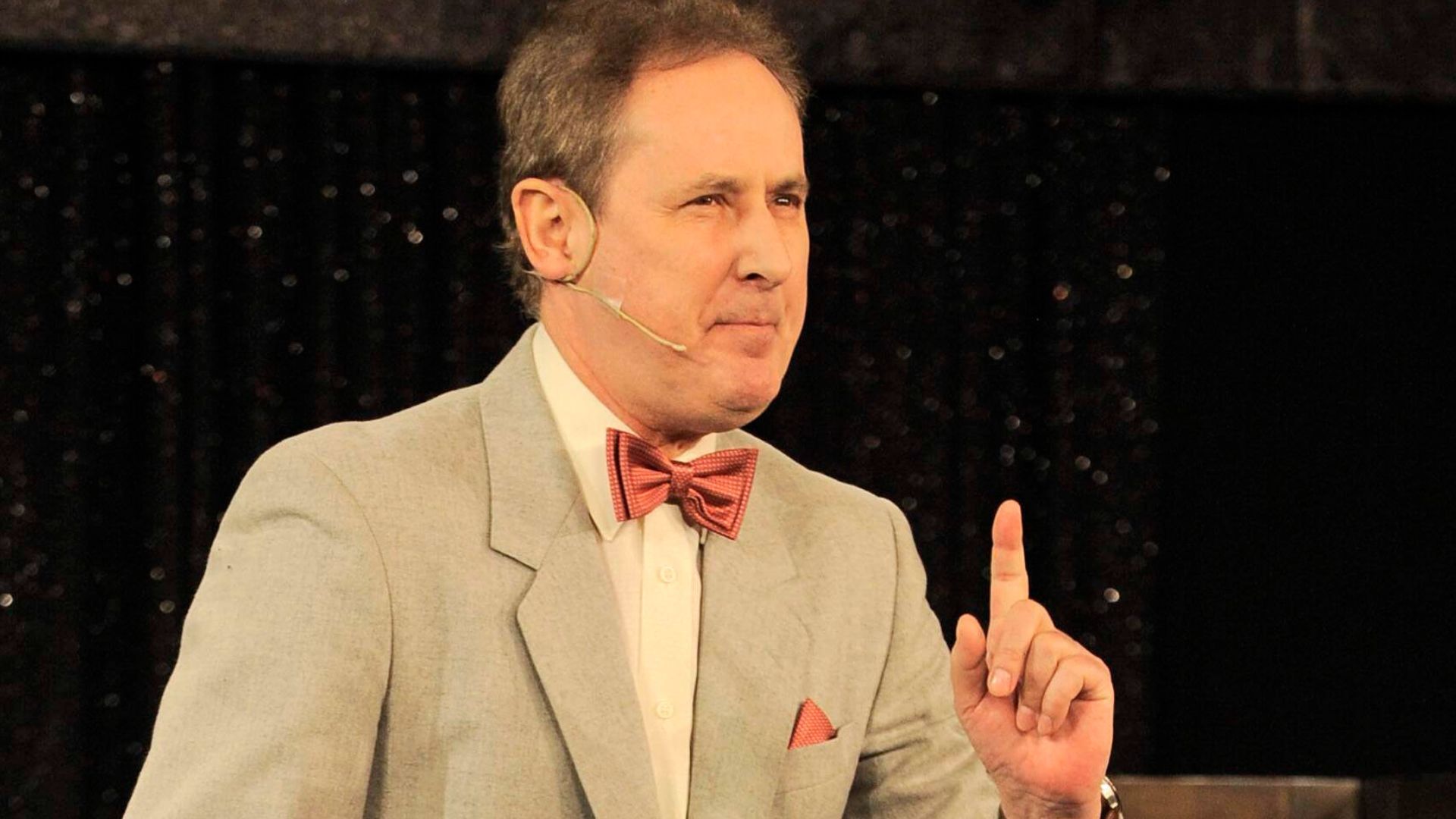 Uwielbiany aktor brał trzy razy ślub. 20 lat młodsza kobieta zmieniła jego życie