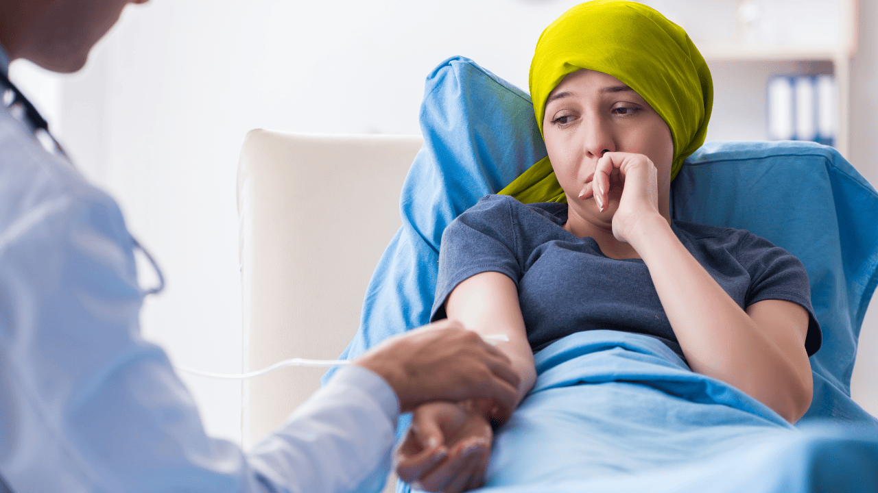 Pacjenci chorzy na raka czekają miesiącami. Co blokuje pomoc i jak to zmienić?