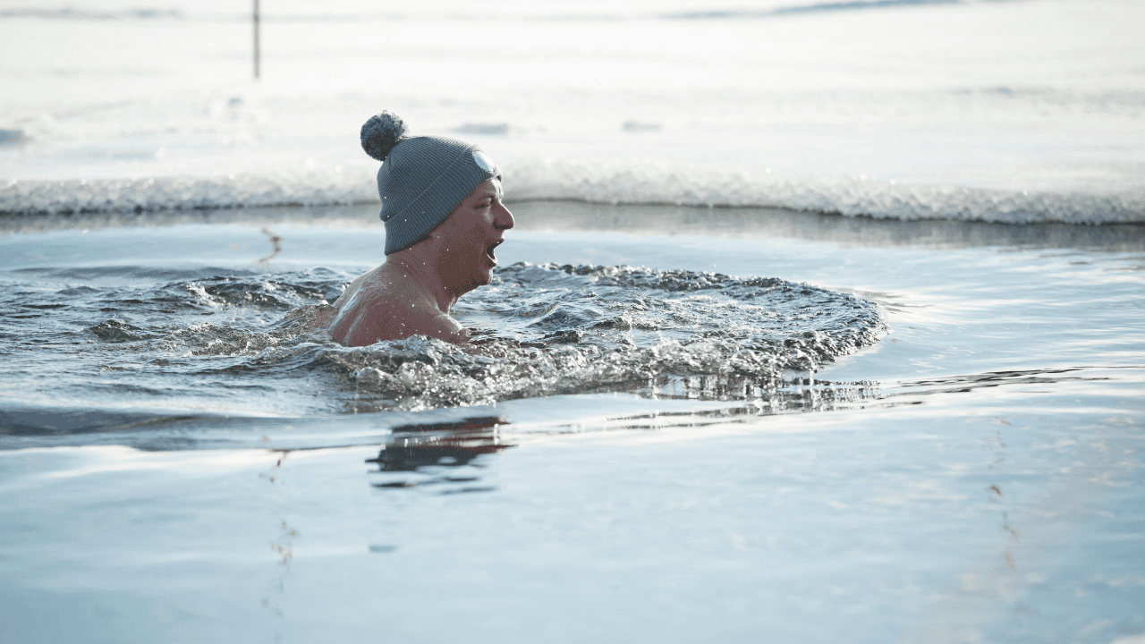 Dla jednych szaleństwo, dla innych świetna zabawa. Jaki wpływ na zdrowie ma morsowanie?