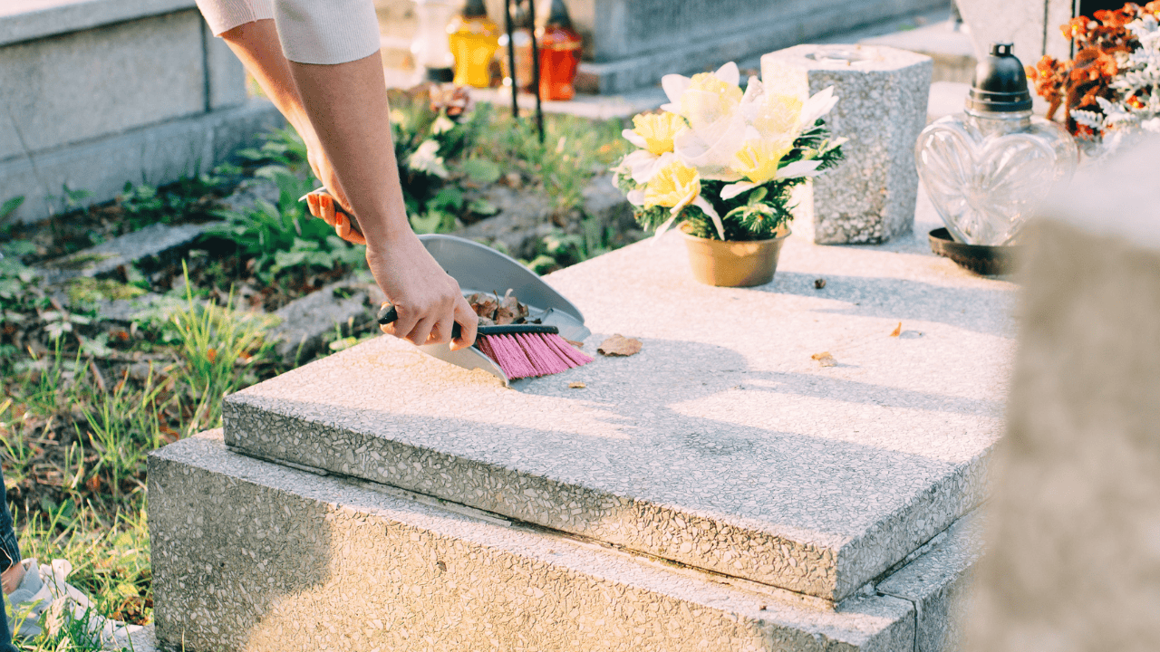 Weź z domowej apteczki i idź na cmentarz. Nagrobki będą lśnić