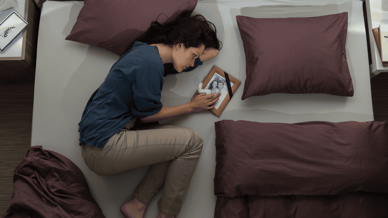 Czego nie mówić osobom w żałobie? To zakazane słowa